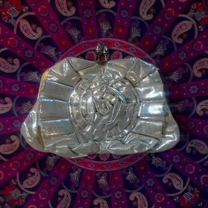 Glamorous Vintage Clasp Purse White Shiny Metallic